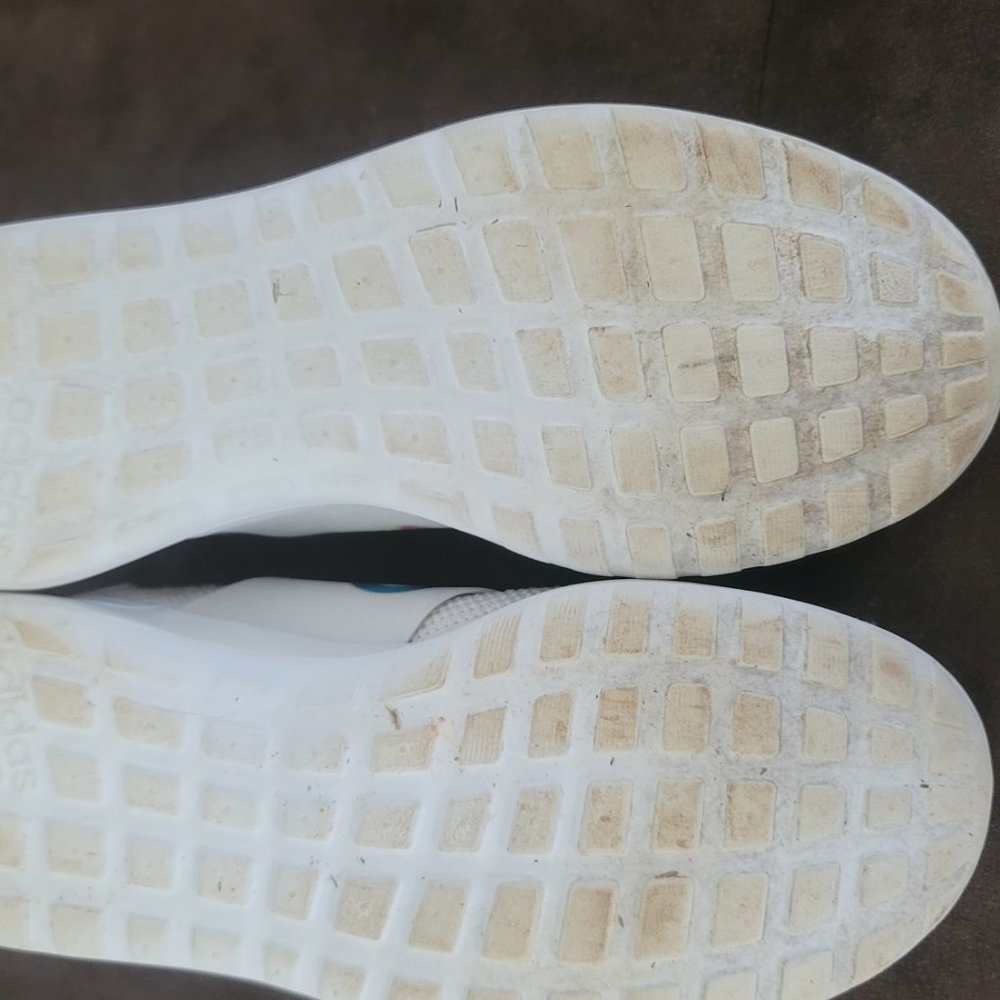 Adidas - Picture 3 of 4